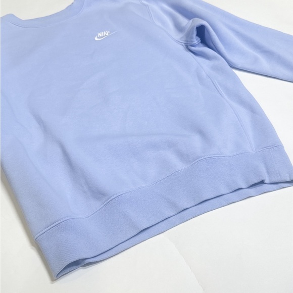 Like  🆕 Nike Men’s SPORTSWEAR CLUB FLEECE CREW - LIGHT MARINE/WHITE size:XS - Picture 3 of 10